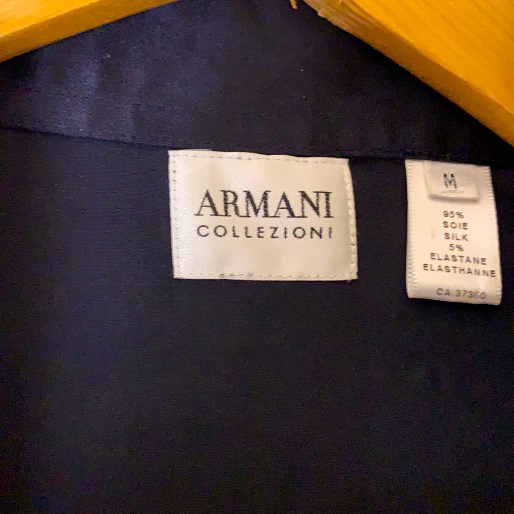 Armani black silk shirt w stretch and snap collar. Size M PRICE FIRM